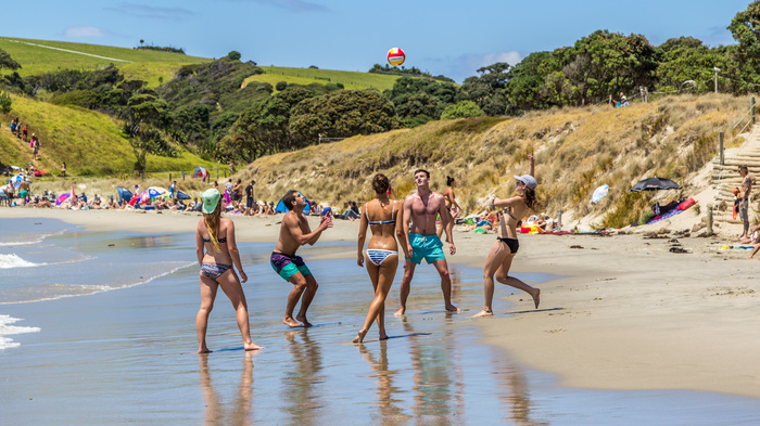 Tawharanui beach. - My, New Zealand, The photo, Beach, Sea, Beach volleyball, Girls