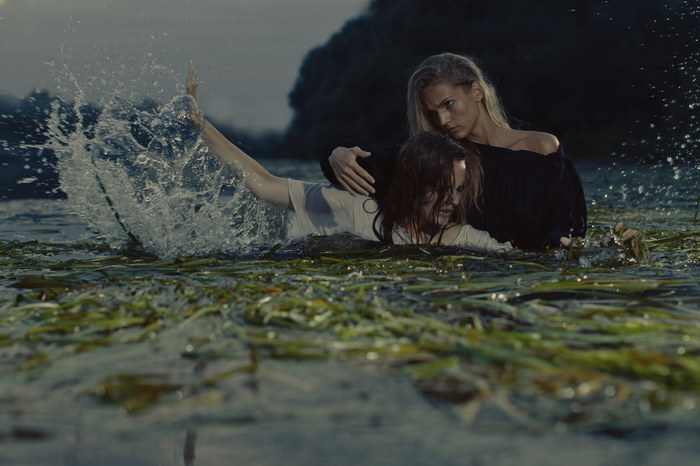 "Угнетённые течением. Ответ" Портрет, вода, девушки, длиннопост