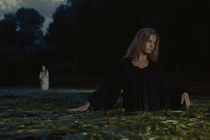 "Угнетённые течением. Ответ" Портрет, вода, девушки, длиннопост