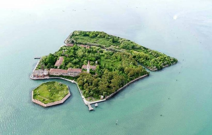 Poveglia - an ominous island of plague - Poveglia, Venice, Plague, Crazy house, Longpost