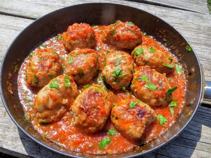Fragrant meatballs in spicy sauce (lunch in 30 minutes) - My, Food, Yummy, Preparation, Recipe, Video recipe, Longpost, Other cuisine, Meatballs, Sauce, Video