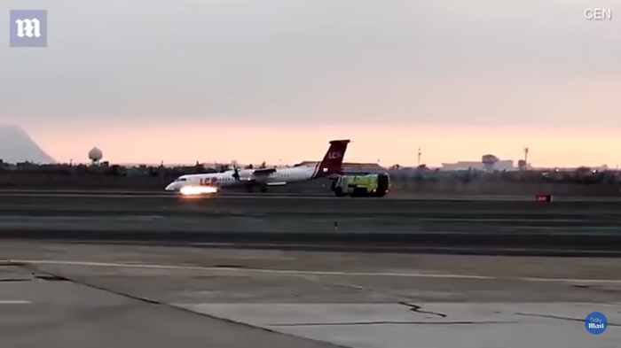 Passenger plane hard landing without landing gear in Peru caught on video - Peru, Airplane, Incident, Emergency landing, News, The airport, Liner, Society, Video