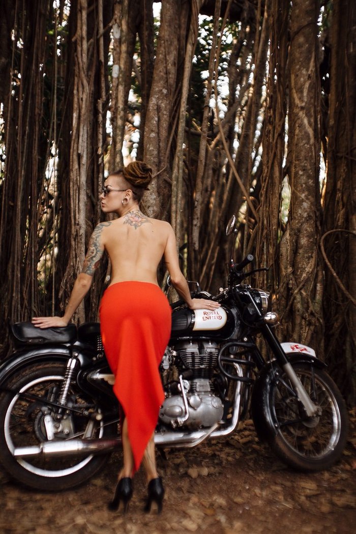 Nice citizen and motorcycle - Beautiful girl, Motorcycles, Girl with tattoo, Brown-haired woman, Good body, Moto