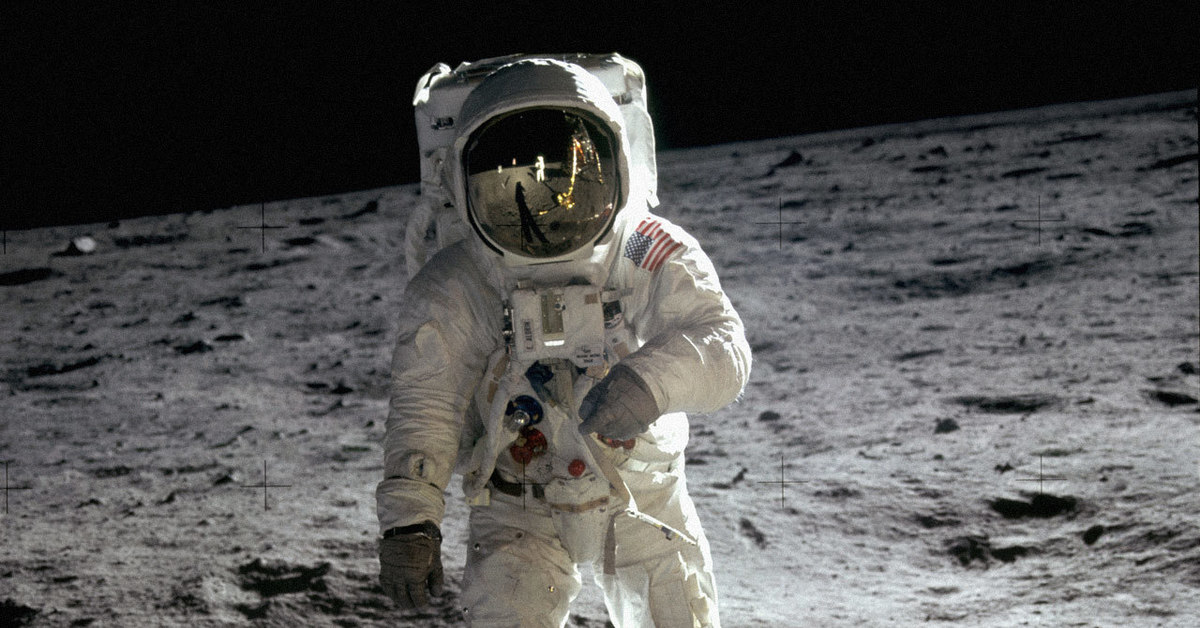 Зачем космонавту скафандр. Скафандр Аполлон 11. Скафандр Apollo a7l. Скафандр астронавта Аполлона. Лунный скафандр Аполлон.