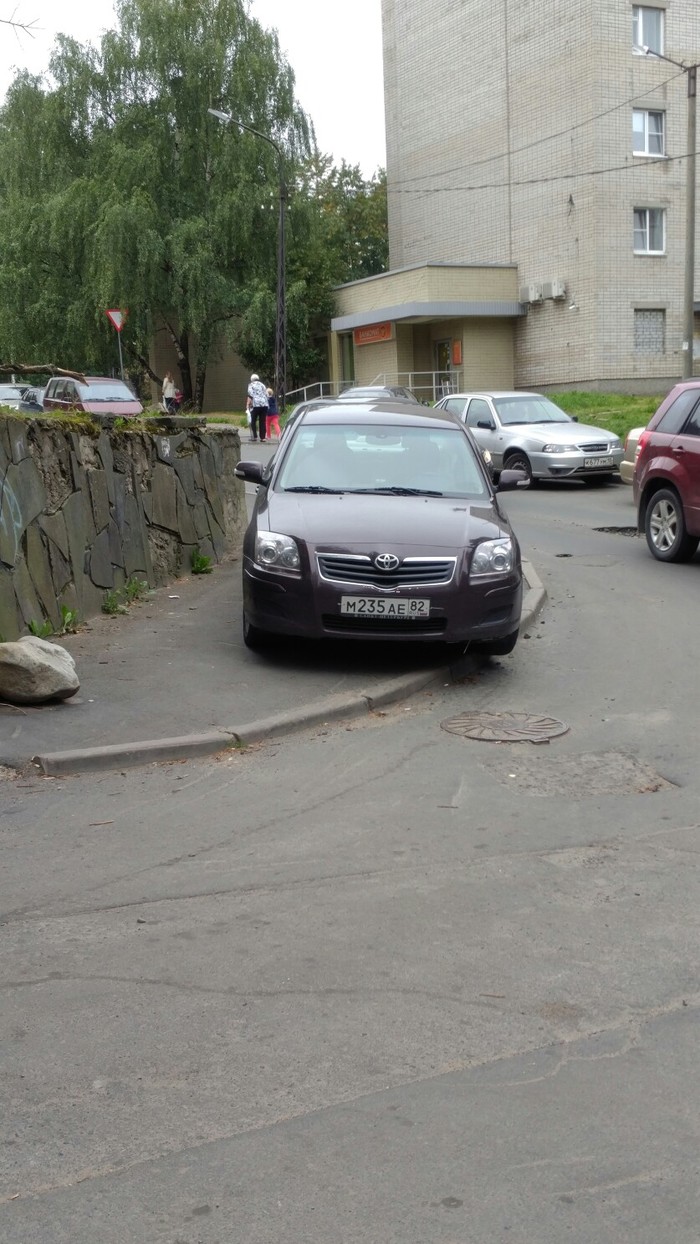 Еще один (о парковке на тротуаре) - Моё, Без рейтинга, Парковка на тротуаре, Неправильная парковка, Длиннопост