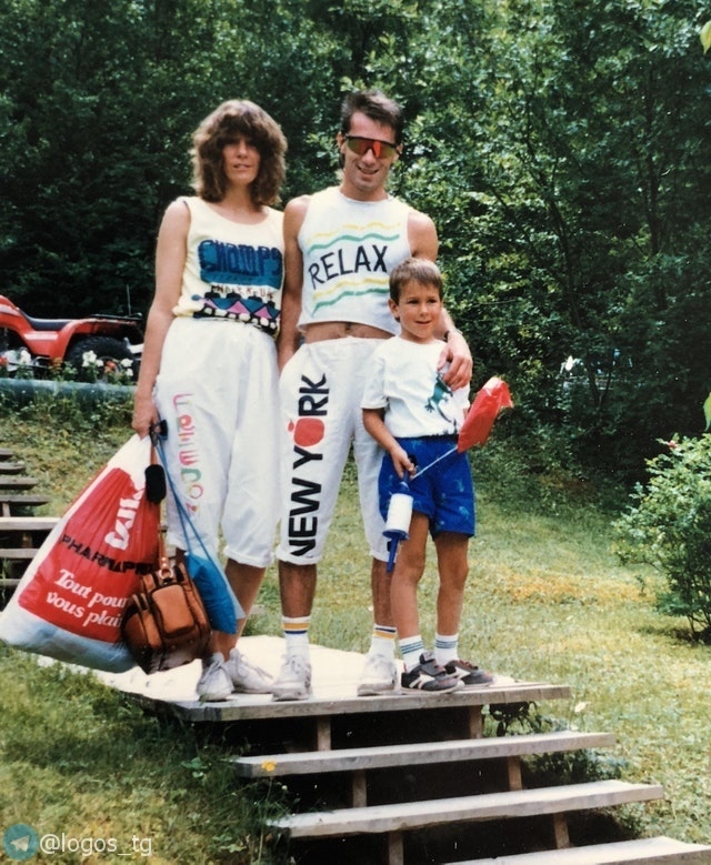 Just found this old photo from 1989 in a family album: My parents and I came to the dacha for the weekend! - Dacha, Relaxation, Weekend, Reddit