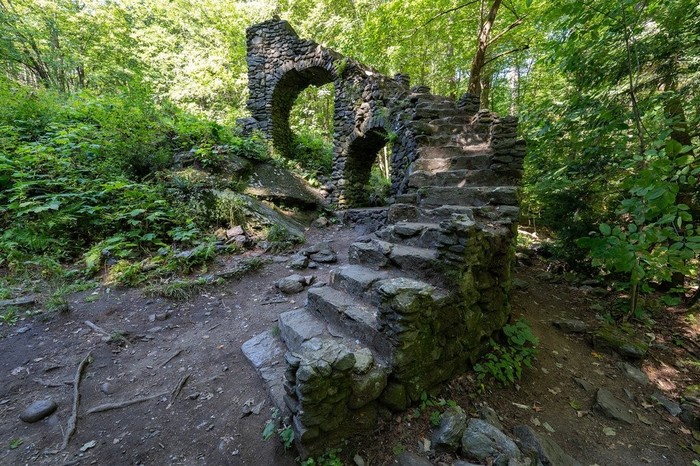 Lone Staircase, White Mountains - Reddit, The photo