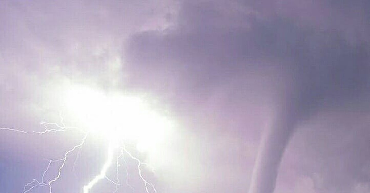 Легкий ветерок, колышит арматуру... | Пикабу