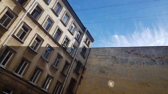 The horizon is not filled - My, The photo, Saint Petersburg, Courtyard, Building