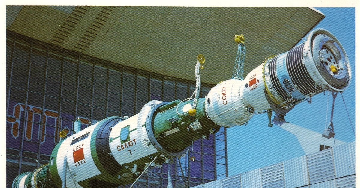 Советская орбитальная станция. Салют-1 первая орбитальная станция. Пилотируемая орбитальная станция «салют-1». Орбитальная Космическая станция салют 7. 1971 Орбитальная Космическая станция салют.