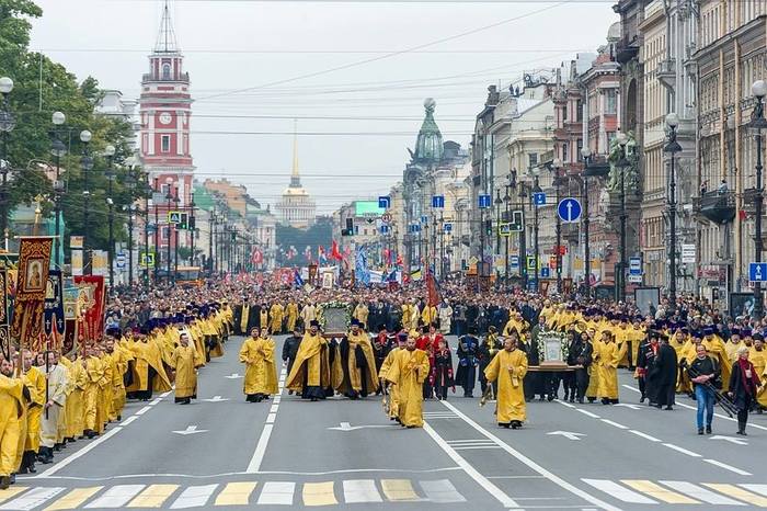 Ah, no, nothing. Cosmonauts are not visible - ROC, Move, Saint Petersburg