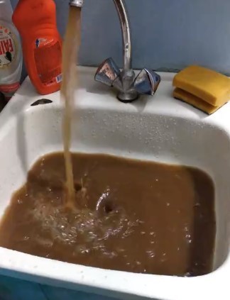 People have brown water with worms coming out of the tap, and the authorities tell them to deal with it themselves - Novosibirsk, Nso, Ob, Dirty water, Water, Tap water, Russia