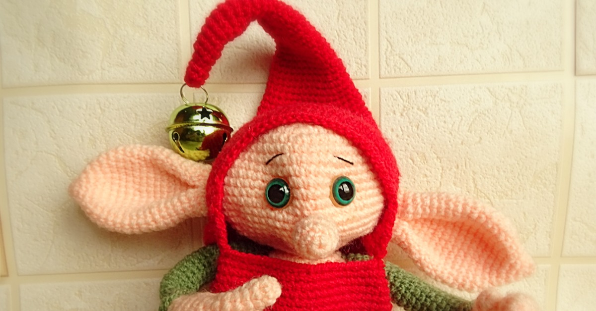 Плюшевый гном крючком. Гномик крючком. Скандинавский гном из плюшевой пряжи крючком мастер. Новогодний гном крючком. Гном джинглз крючком.