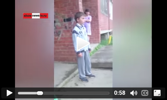 Смотрел значит Главные новости Екатеринбурга и лицо мальчика замазано а тут поймал стоп-кадр и увидел его лицо,лол.