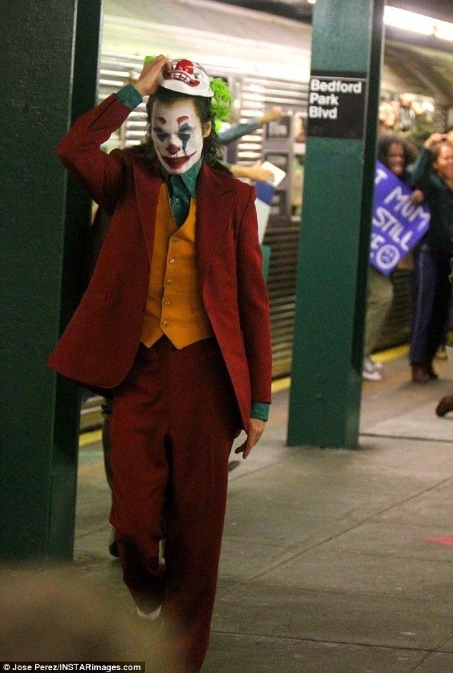 Joaquin Phoenix as the Joker. - Joaquin Phoenix, Joker, Clown, Actors and actresses, Image, Dc comics, Photos from filming, Longpost