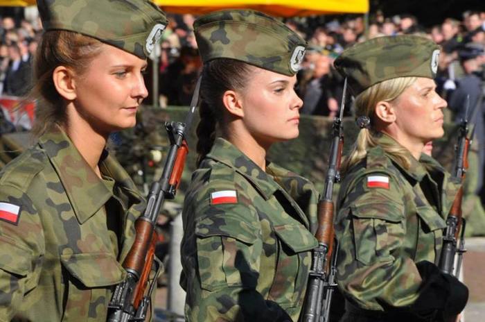 Polish girls are getting ready to salute the Americans at 2 future bases... (from the news). - Poland, Army, The americans, Base, Girls