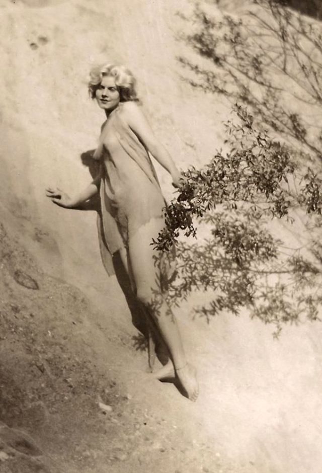 Charming blonde photographed by Edwin Bauer Hesser, 1929. - NSFW, Retro, The photo, Strawberry, Longpost