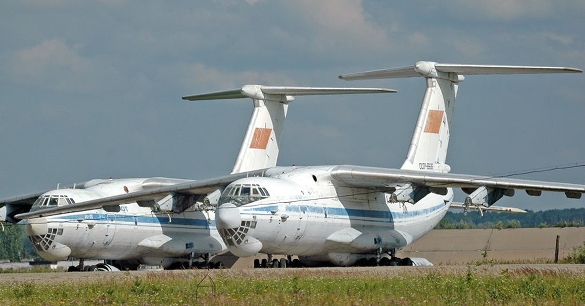 Ил76 иваново списки. Ил-76 военно-транспортный. Самолет ил 76. Транспортный самолёт ил-76. Ил-76мд-90а.