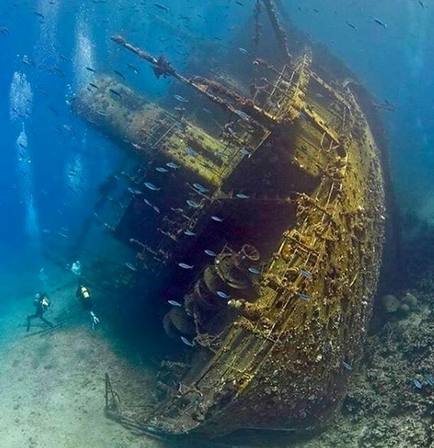 Shipwreck in the Red Sea. - The photo, Interesting, Abandoned, beauty, Old age, Ship, Sea, Water