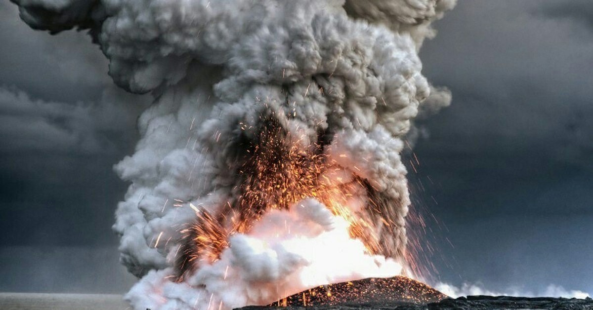 Сероводород сожгли. Извержение вулкана Тонга. Гидроэксплозивный Тип извержения. Подводный вулкан Колумбо. Подводный вулкан извержение.