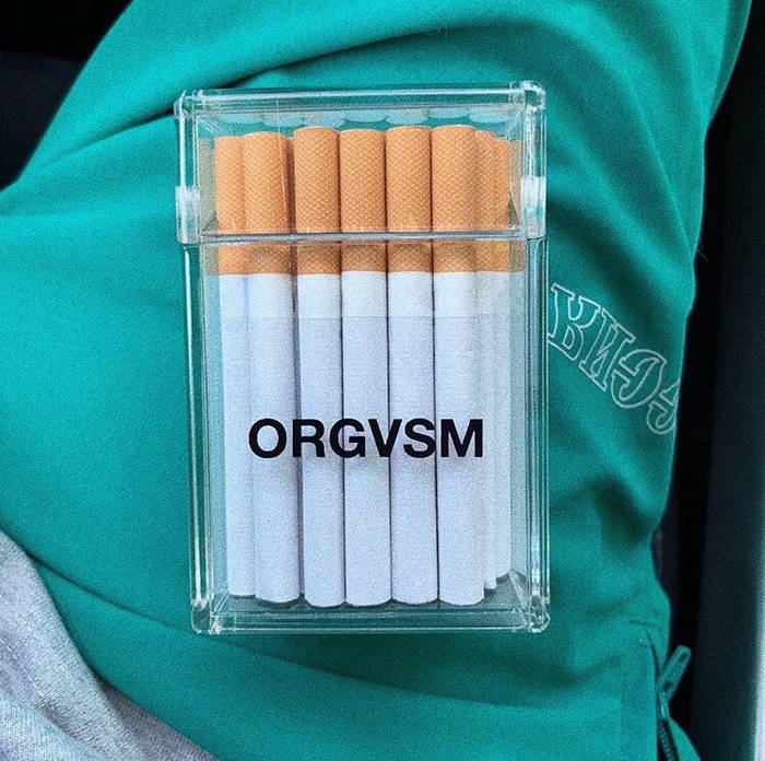 Кто-нибудь может подсказать, где можно такой приобрести без надписи, желательно небольшой опт