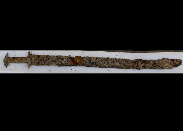 An 8-year-old girl found an ancient sword on the shore of a Swedish lake - news, Archeology, Sword, Archaeological finds, Interesting