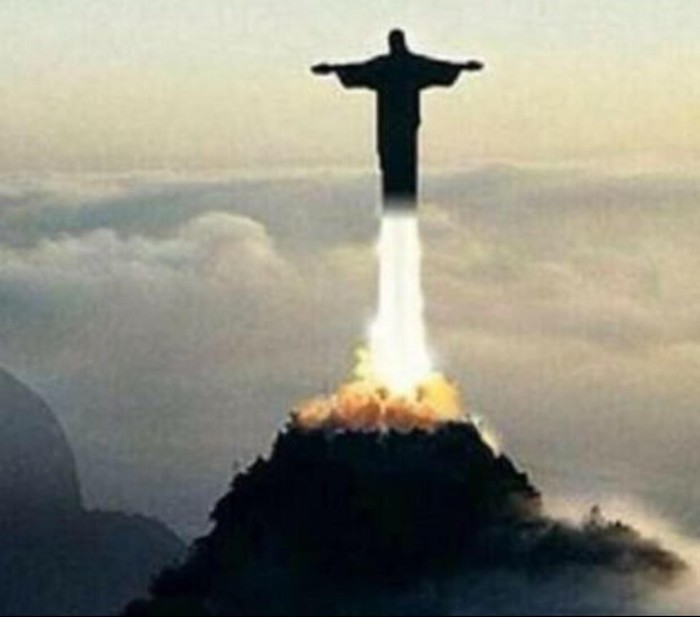 Jesus ascends to heaven 40 days after the crucifixion (33g in color) - Jesus Christ, Crucifixion, Ascension, Rio de Janeiro, The statue, Images, Reddit, Photoshop, Sculpture