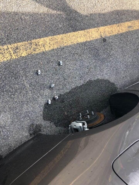 The thieves removed the wheels in the parking lot of the dealership - Wheels, Parking, Theft, Longpost