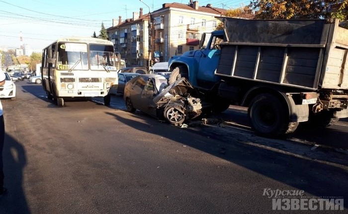 KURSK. DETAILS OF MASS ACCIDENT ON STR. DZERZHINSKY WITH THE PARTICIPATION OF THE ROUTE - Crash, Kursk, Road accident, Video, Longpost