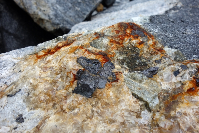 Vishnevogorsk: sodalite, ilmenite... - My, Minerals, Sodalite, Vishnevogorsk, The photo, Longpost, Gems