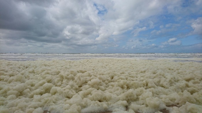 In the blue sea, in white foam - Netherlands (Holland), Foam, No filters, Holland, My, Crooked hands, Beach, The photo