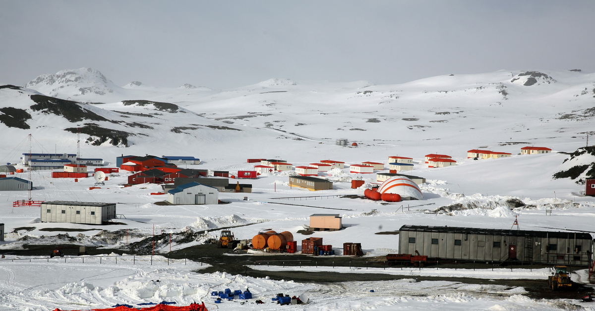 Антарктический научно исследовательский. Полярная станция Беллинсгаузен. Арктическая станция Беллинсгаузен. Полярной станции "Беллинсгаузен" в Антарктиде. Станция Беллинсгаузен в Антарктиде.