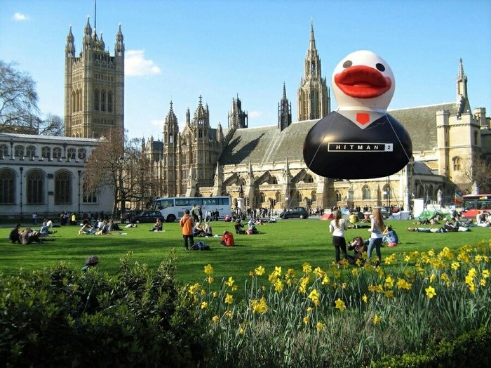 Берегись Лондон, гигантская уточка здесь!