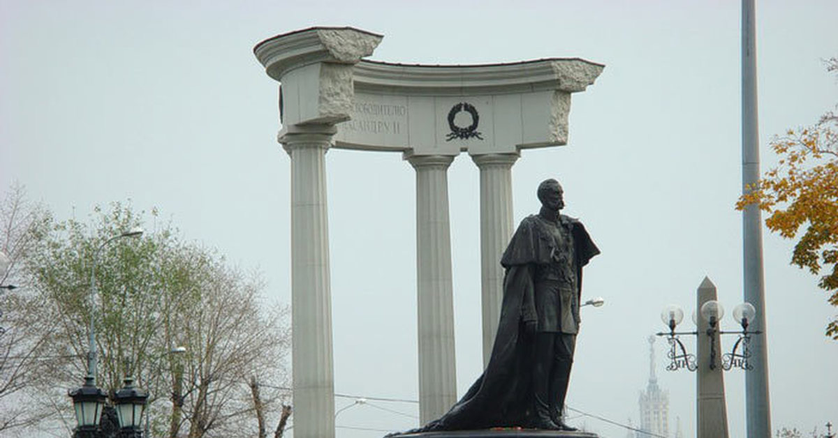 Памятник александру второй