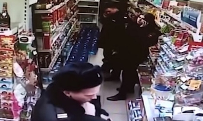 A police officer secretly embezzled money that a child dropped in a store - Score, Police, Kaliningrad, Video