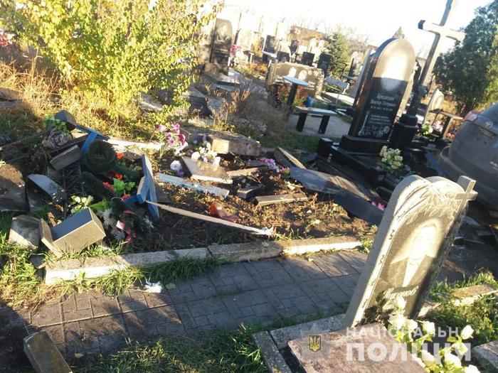 In Kharkiv, a priest in an SUV destroyed a cemetery - Priests, Cemetery, SUV, Lawlessness, Video, Longpost, Negative, Religion