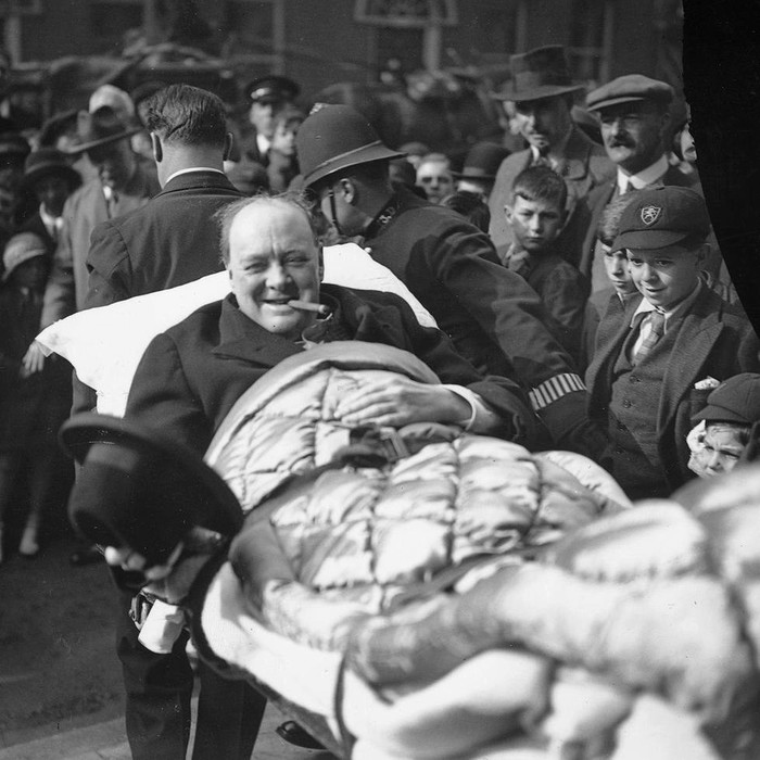 Winston Churchill being carried on a stretcher after being hit by a car, New York, 1931. - USA, Churchill, Story, Historical photo, Winston Churchill