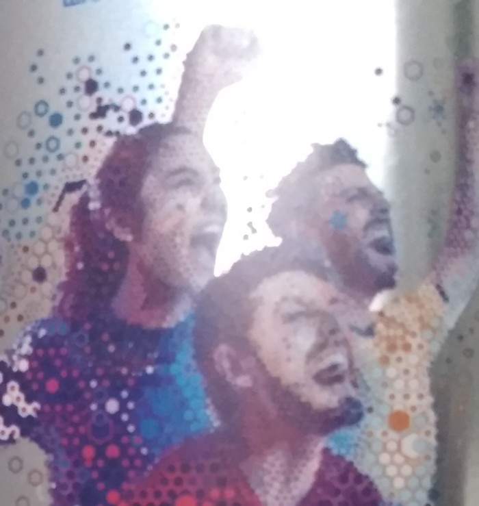 Чуваки с этикетки, очевидно, пользуются другим шампунем. Шампунь, Спокойствие, Спарта, Этикетка