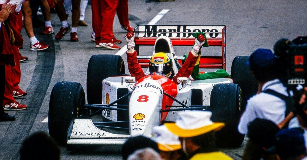 Senna video viral. Формула 1 Айртон Сенна. Айртон Сенна Болид 1993. Сенна гонщик формулы 1. Айртон Сенна 1988.