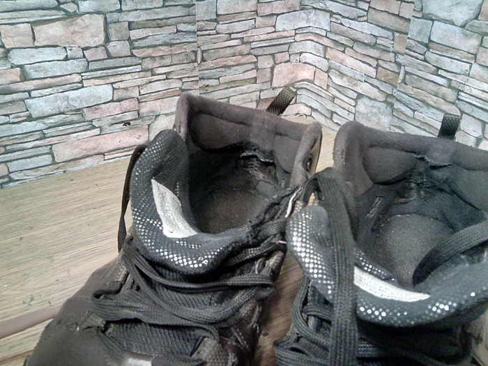 Треккинговые ботинки тоже нуждаются в ремонте. Ремонт обуви, Латка, Задник, Кроссовки, Ботинки, Работа, Фотография, Длиннопост