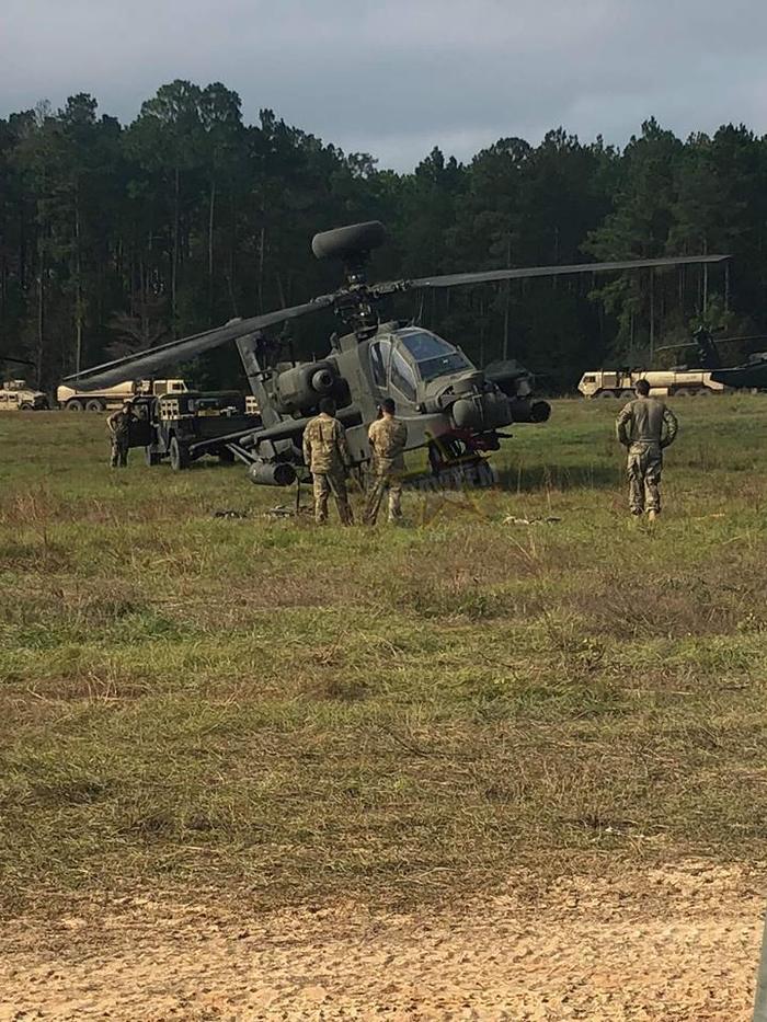 A tank stuck in the mud is bullshit, but a helicopter!... - Helicopter, Weapon, Aviation, Ah-64 Apache, Dirt