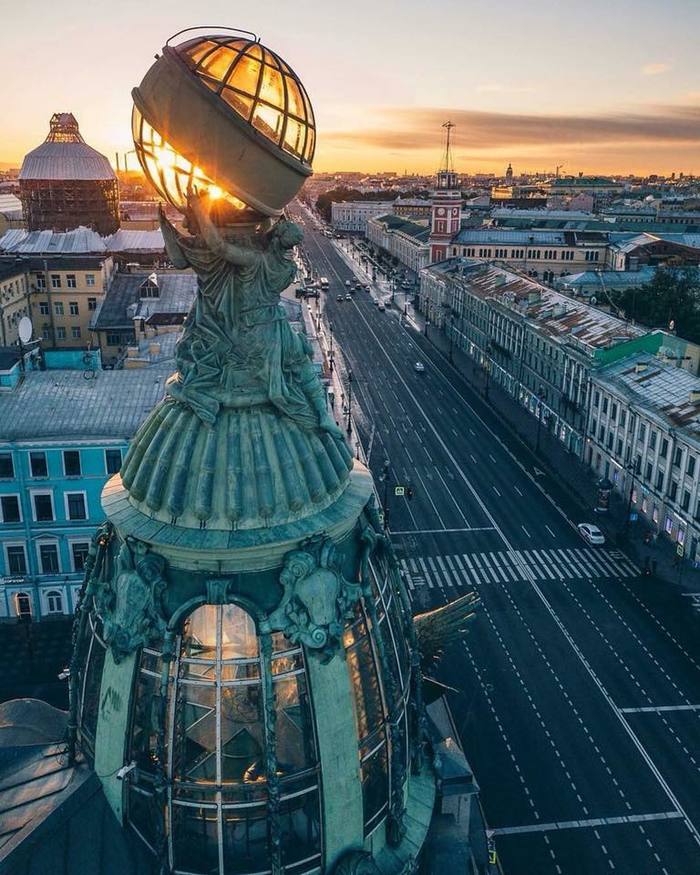 View of Nevsky Prospekt from Singer's house. - The photo, Saint Petersburg, Singer House, Nevsky Prospect