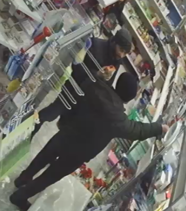 Thieves in the store. Who knows them? Saratov - My, Thief, Theft, Fraud, Villains, Attackers, Score, No rating, Video, Longpost