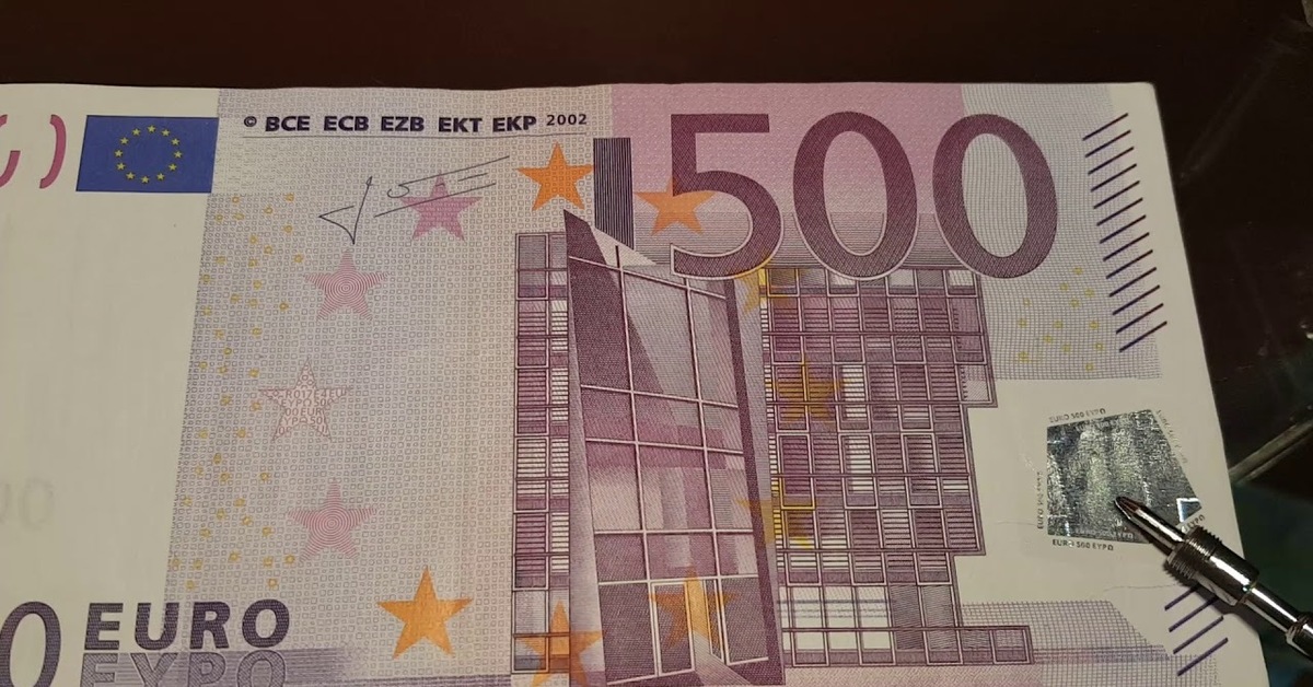 500 евро в рублях на сегодня сколько. Купюра 500 евро. 500 Евро купюра 2002. Банкноты евро 500. Как выглядит купюра 500 евро.