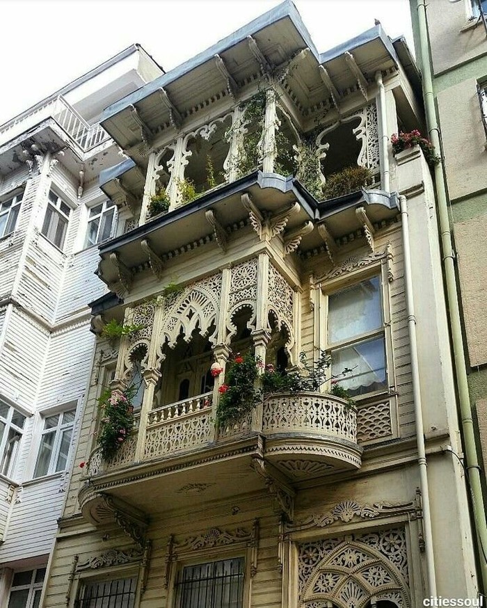 Beautiful balconies in Istanbul. - Balcony, Istanbul, Turkey, beauty, The photo, Architecture, Design