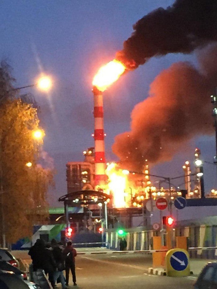 The refinery is on fire. - , Moscow, Fire, Longpost, Video, Refinery