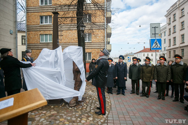 It's not easy being a monument - Republic of Belarus, Minsk, Ministry of Internal Affairs, Monument, Flash mob, Longpost, Video