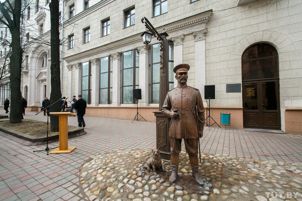 It's not easy being a monument - Republic of Belarus, Minsk, Ministry of Internal Affairs, Monument, Flash mob, Longpost, Video