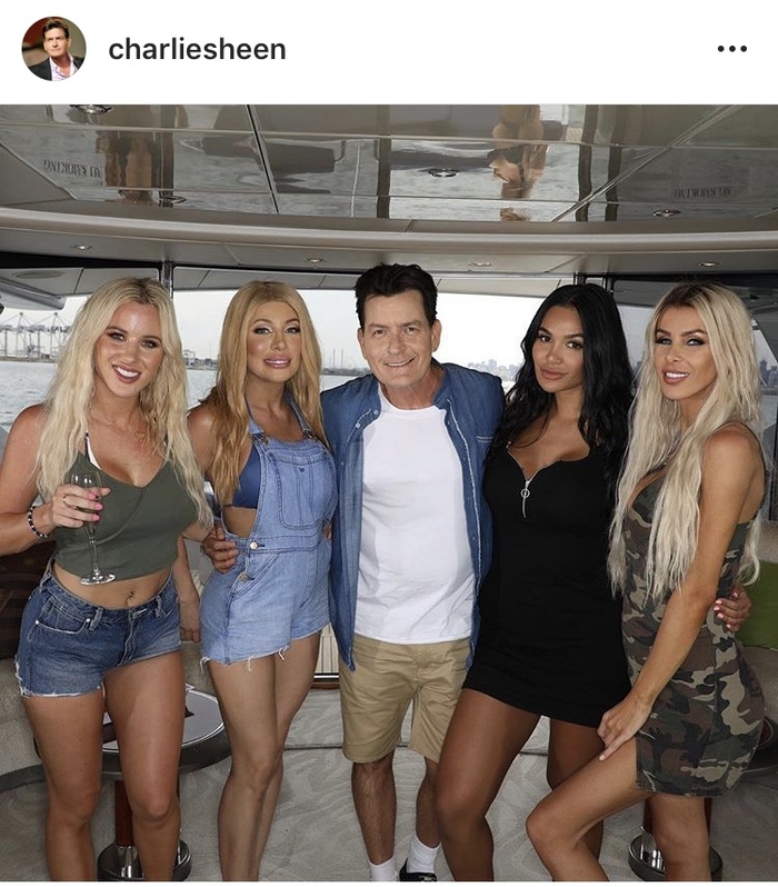 Charlie Sheen in 2018. - Charlie Sheen, Two and a half people, Girls, Relaxation