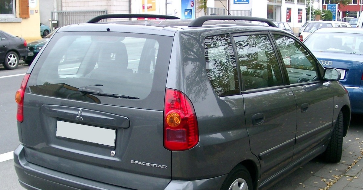 Митсубиси спейс стар. Мицубиси Space Star. Mitsubishi Space Star Wagon. Mitsubishi Спейс Стар.